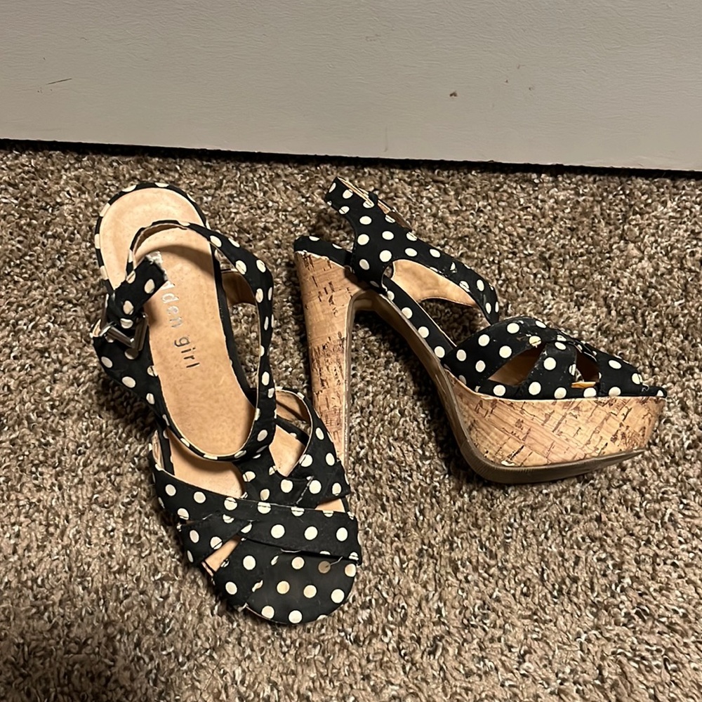 Madden girl black and white Polk a dot heels!